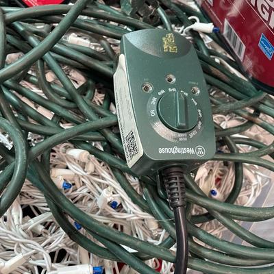 LOT 194. TUB OF CHRISTMAS LIGHTS, SOME NEW IN PACKAGE
