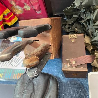 LOT 195. MISC. LOT OF HOME DECOR, DOLL, NEW SAS RED LOAFERS, ETC.