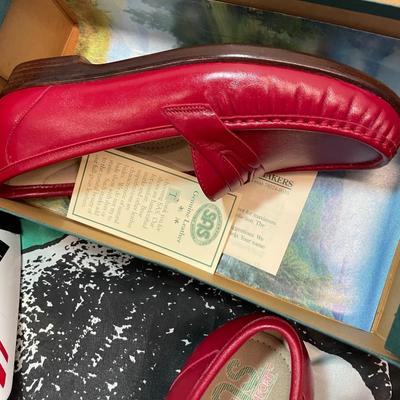 LOT 195. MISC. LOT OF HOME DECOR, DOLL, NEW SAS RED LOAFERS, ETC.