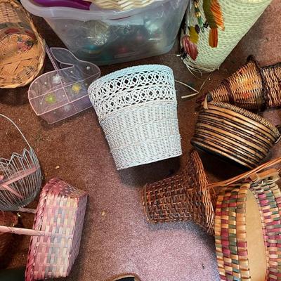 Vintage Mixed Basket Lot