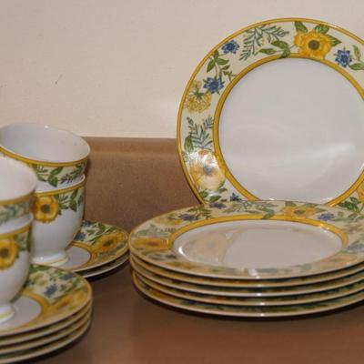 SERVICE FOR SIX OF LIMOGE MEDARD de NOBLAT PUTNTAN DINNER SET FOR SIX