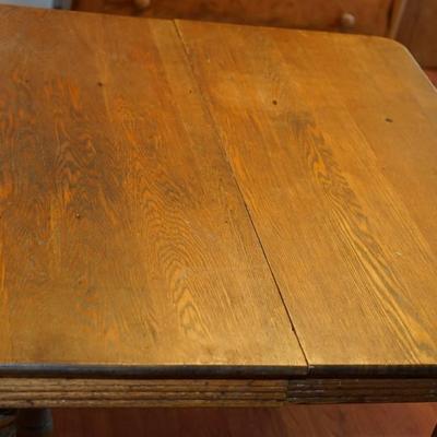 EARLY 1900'S SQUARE  OAK TABLE W/TWO LEAVES/FLUTED LEGS/ CENTER LEG SUPPORT