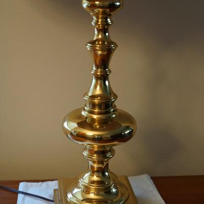 QUALITY BRASS TABLE LAMP WITH BALL  FOOTINGS