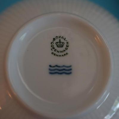 ROYAL COPENHAGEN DINNERWARE "WHITE FLUTED" SERVICE FOR EIGHT W/ SERVING PIECES