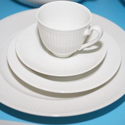 ROYAL COPENHAGEN DINNERWARE "WHITE FLUTED" SERVICE FOR EIGHT W/ SERVING PIECES