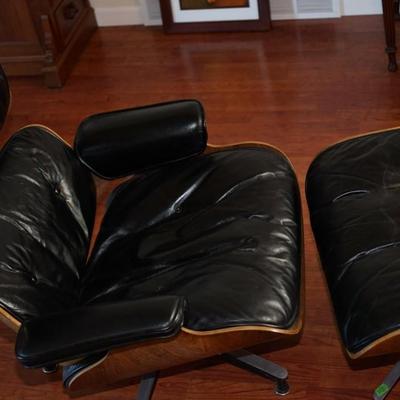 CHARLES EAMES FOR HERMAN MILLER LOUNGE CHAIR BLK LEATHER, WITH OTTOMAN