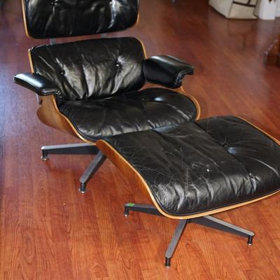 CHARLES EAMES FOR HERMAN MILLER LOUNGE CHAIR BLK LEATHER, WITH OTTOMAN