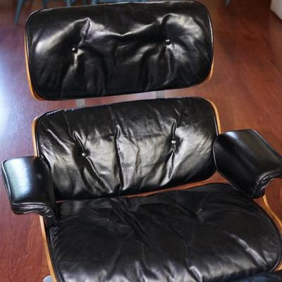 CHARLES EAMES FOR HERMAN MILLER LOUNGE CHAIR BLK LEATHER, WITH OTTOMAN