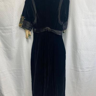 Vintage Antique Victorian Art Deco Velvet Slim Fit Dress with Lace Blouse