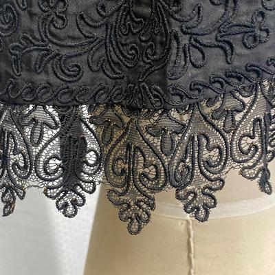 Antique Vintage Gothic Romantic Victorian Style Black Lace Shoulder Shawl Fashion Caplet