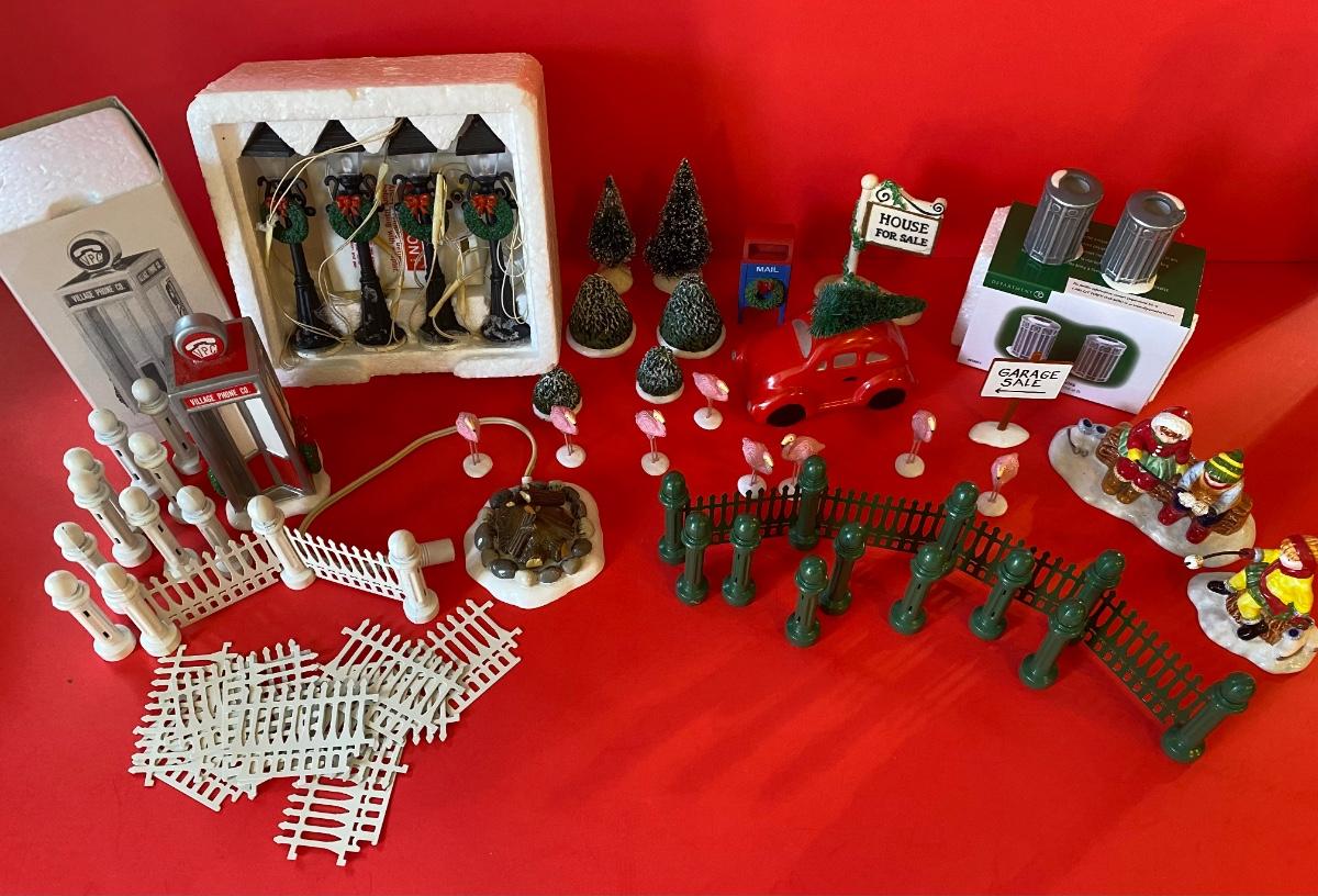 LOT 89C: Department 56: Village Accessories: White &amp; Green Metal Fences
