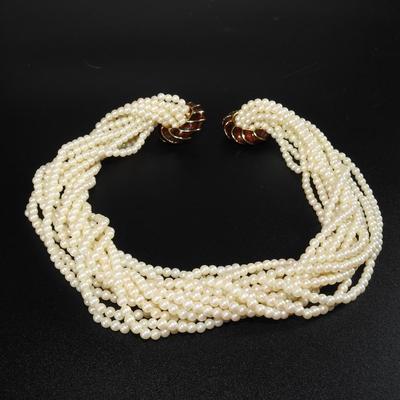Pearl choker type necklace
