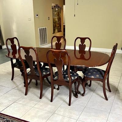 KNOB CREEK ~ Queen Anne Pedestal Dining Room Table, Two (2) Leaves, & Six (6) Chairs Set