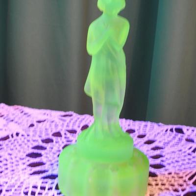 Cambridge glass Uranium glass figurine