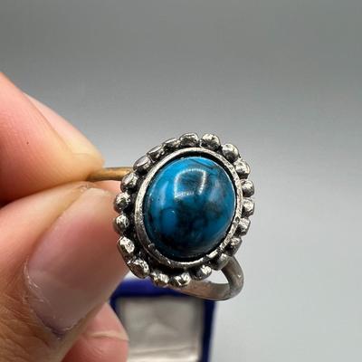 Retro Silver Tone Faux Turquoise Costume Jewelry Fashionable Ring