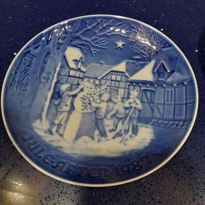 LOT 31 B&G COPENHAGEN PORCELAIN COLLECTORS PLATES