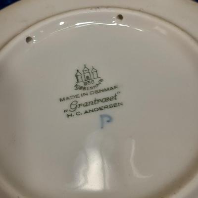 LOT 38 B&G COPENHAGEN PORCELAIN COLLECTORS PLATES