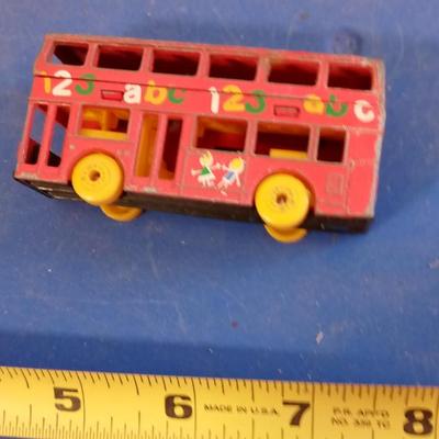 LOT 137  LARGE LOT OF VINTAGE TOY CARS