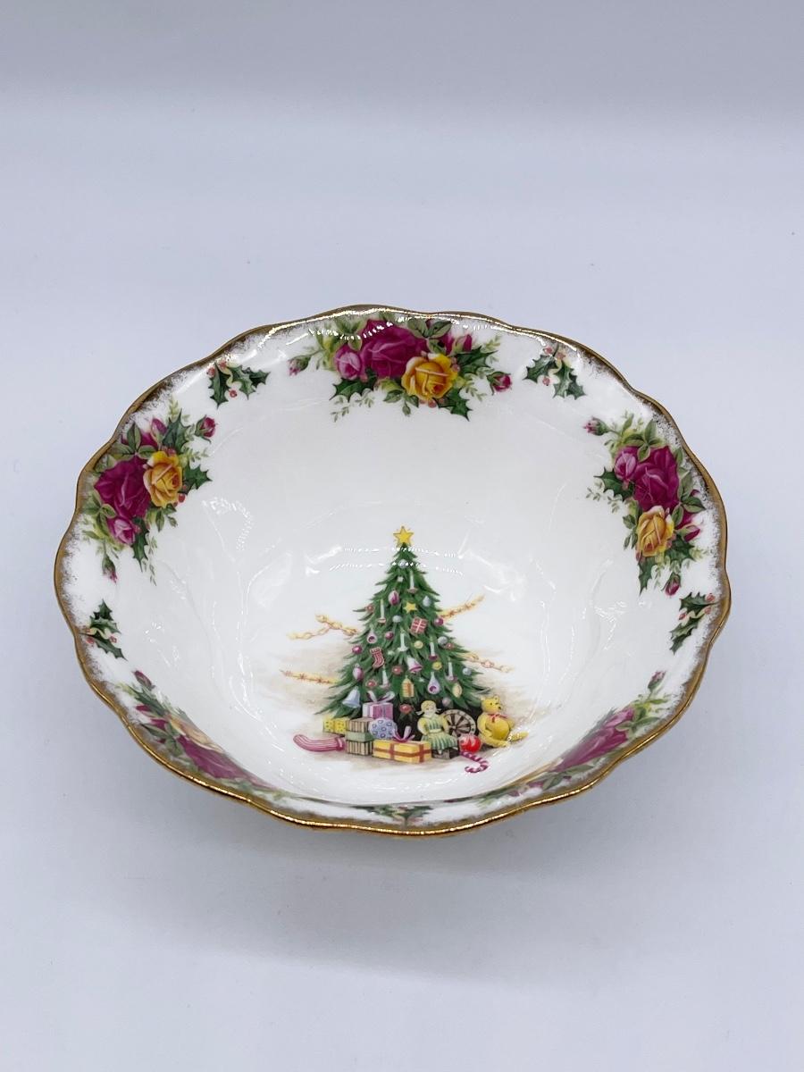 ROYAL ALBERT Christmas Magic Footed Dish