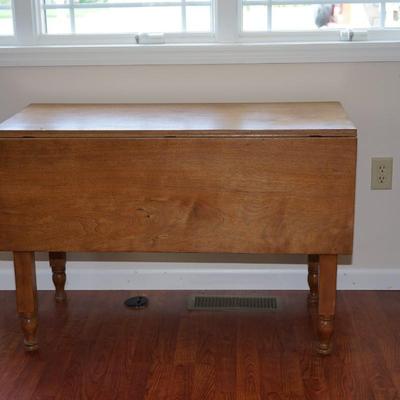 19TH CENTURY WALNUT/CHERRY  THREE BOARD DROP LEAF KITCHEN TABLE