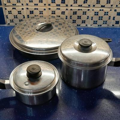 LOT 66 ASSORTMENT OF STAINLESS COOKWARE