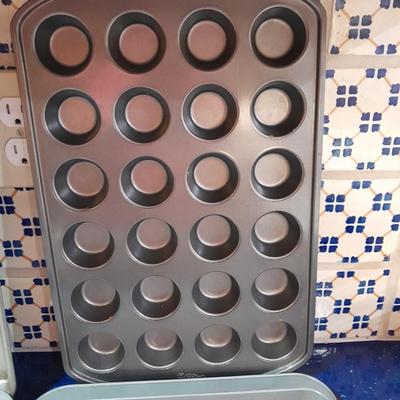 LOT 70 COOKIE SHEETS, AND CUPCAKE PAN