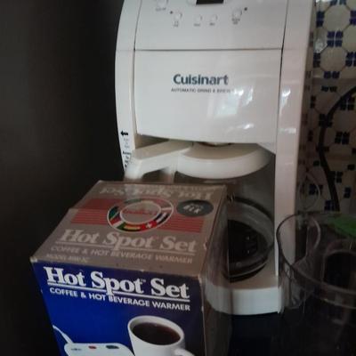 LOT 123 CUSINART AUTOMATIC GRIND AND BREW COFFEE POT WITH WARMER