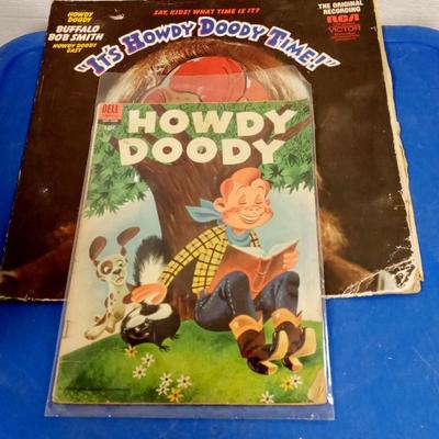 LOT 153  HOWDY DOODY RECORD AND COMIC BOOK