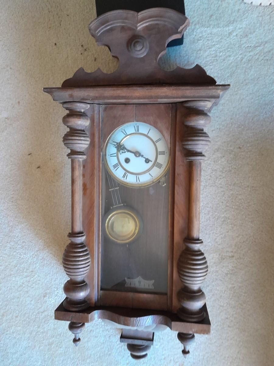 LOT 154 ANTIQUE WOODEN PENDULUM WALL CLOCK WITH A KEY