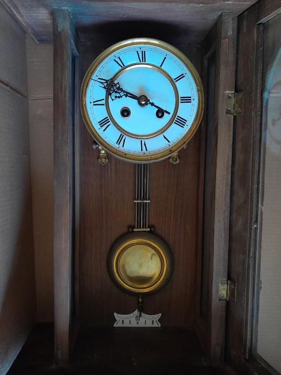 LOT 154 ANTIQUE WOODEN PENDULUM WALL CLOCK WITH A KEY