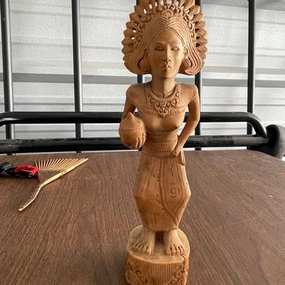 South American carved statue / Mayan woman