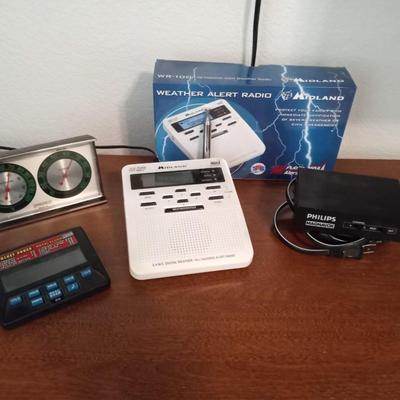 LOT 123  WEATHER ALERT RADIO AND OTHER SMALL ELECTRONICS (Office)