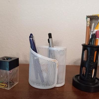 LOT 126  DESK ORGANIZERS AND ELECTRIC PENCIL SHARPENER (Office)