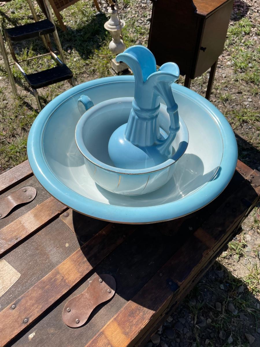 Antique chamber pot set