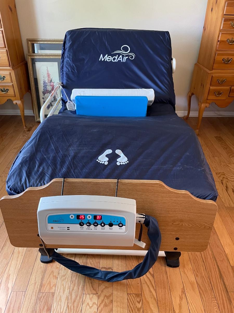 Twin hospital bed with medAir mattress