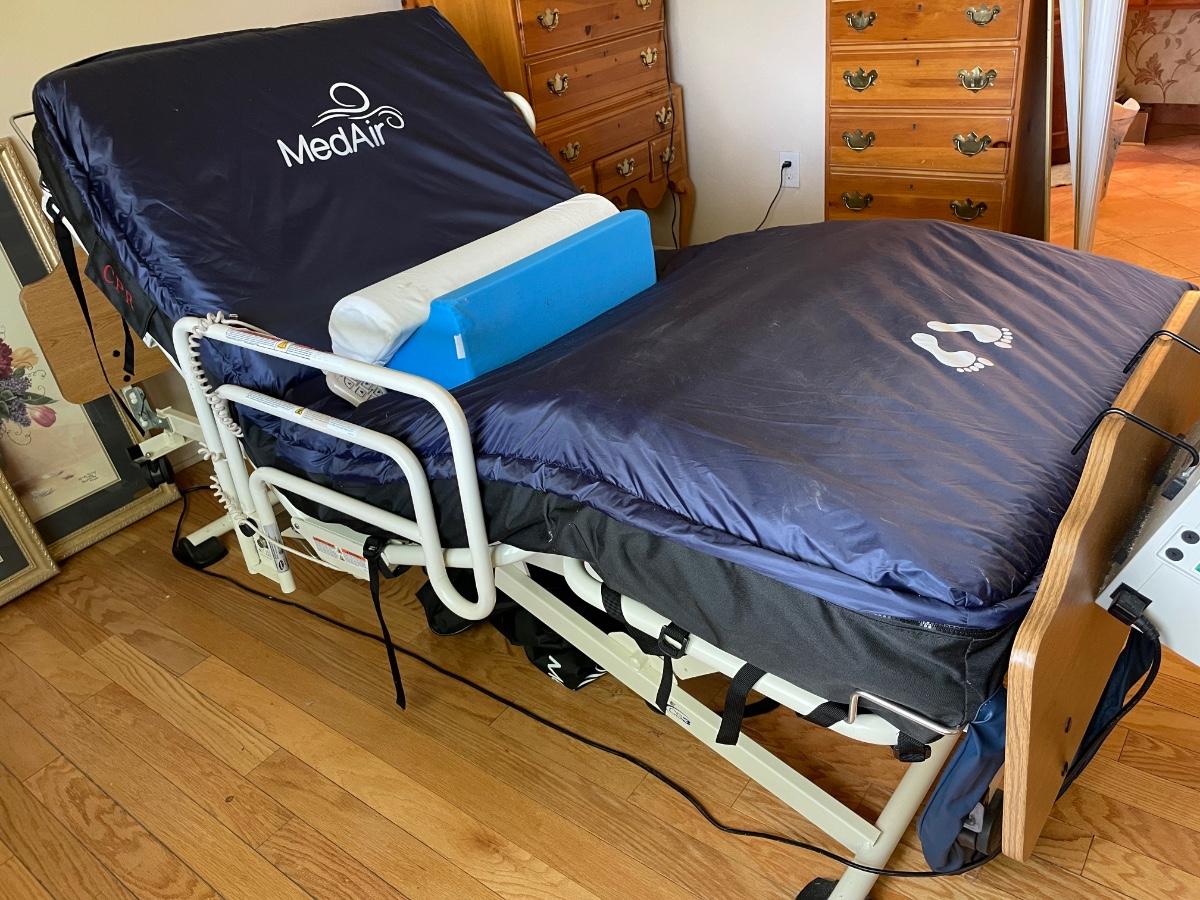 Twin hospital bed with medAir mattress