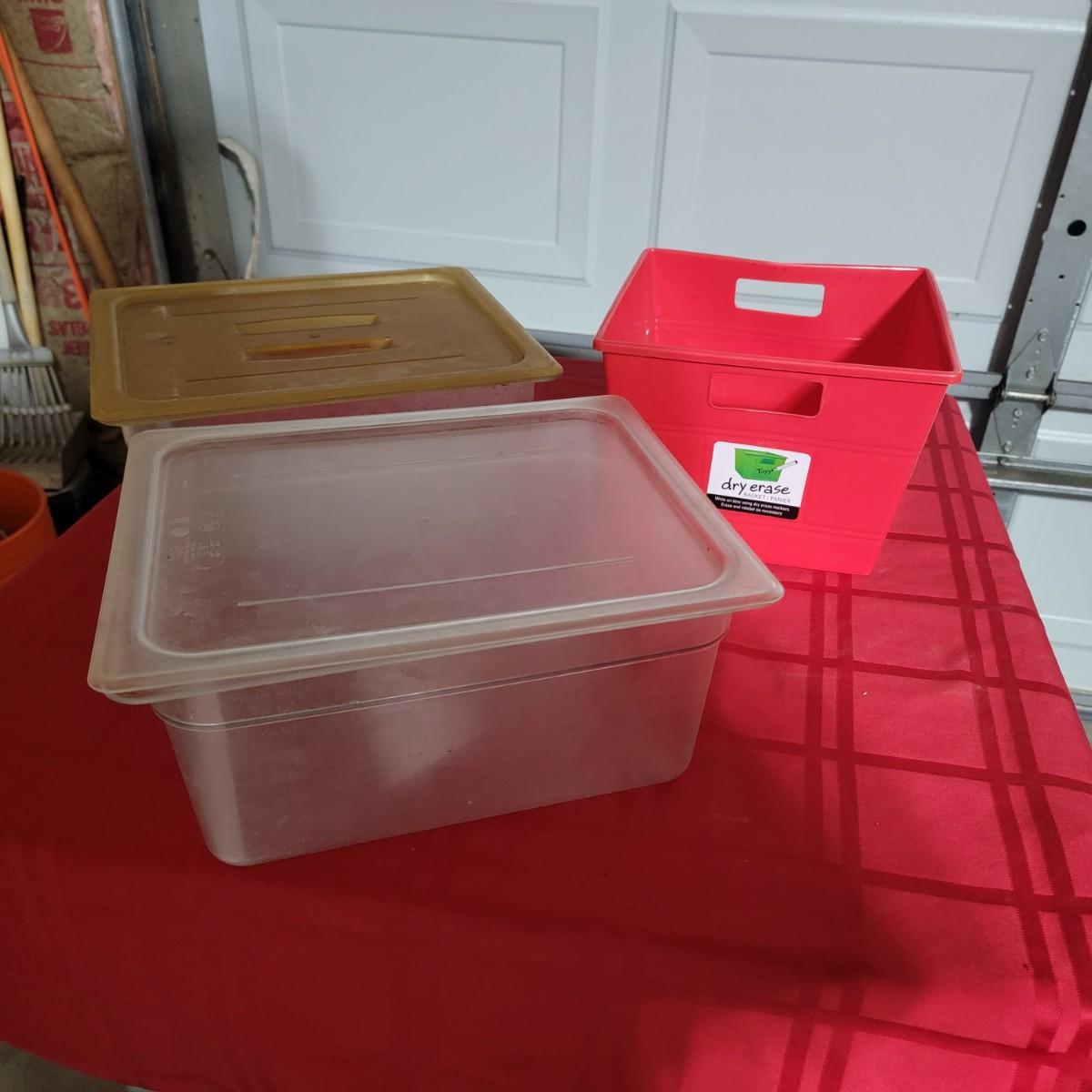 21/2 6" plastic tubs with lids & misc. tub