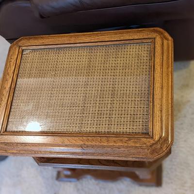 Vintage End Table in Great Condition