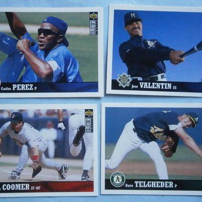 (19) 1990's Baseball Cards