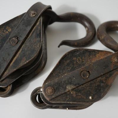 PAIR OF ANTIQUE METAL PULLEYS W/ COTTER PIN