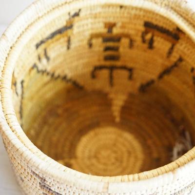 NATIVE AMERICAN PAPAGO GRASS WOVEN COVERED ROUND BASKET W/ ANIMAL FIGURES
