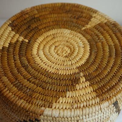 NATIVE AMERICAN PAPAGO GRASS WOVEN COVERED ROUND BASKET W/ ANIMAL FIGURES