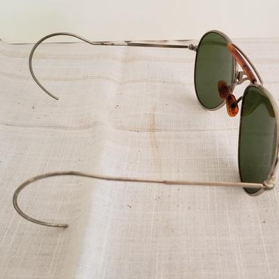 Vintage sunglasses and case aviation Pilot