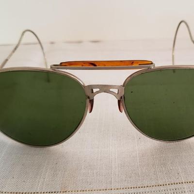 Vintage sunglasses and case aviation Pilot
