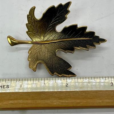 Vintage Gold Autumn Leaf Pin Brooch