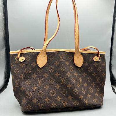 Louis Vuitton Neverfull Handbag Purse
