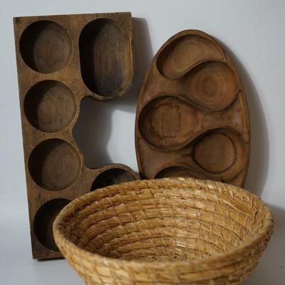 SOUTHWEST WOVEN GRASS BASKET/ PIMA? WITH TWO WOODEN SEED OR GRAIN SORTERS
