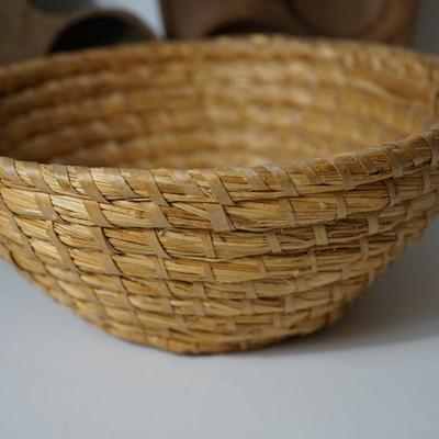 SOUTHWEST WOVEN GRASS BASKET/ PIMA? WITH TWO WOODEN SEED OR GRAIN SORTERS