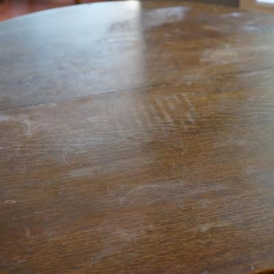 EARLY 1900'S ROUND OAK PEDESTAL TABLE