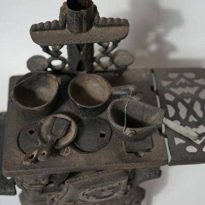 MINATURE TOY CAST IRON COOK STOVE /CRESCENT